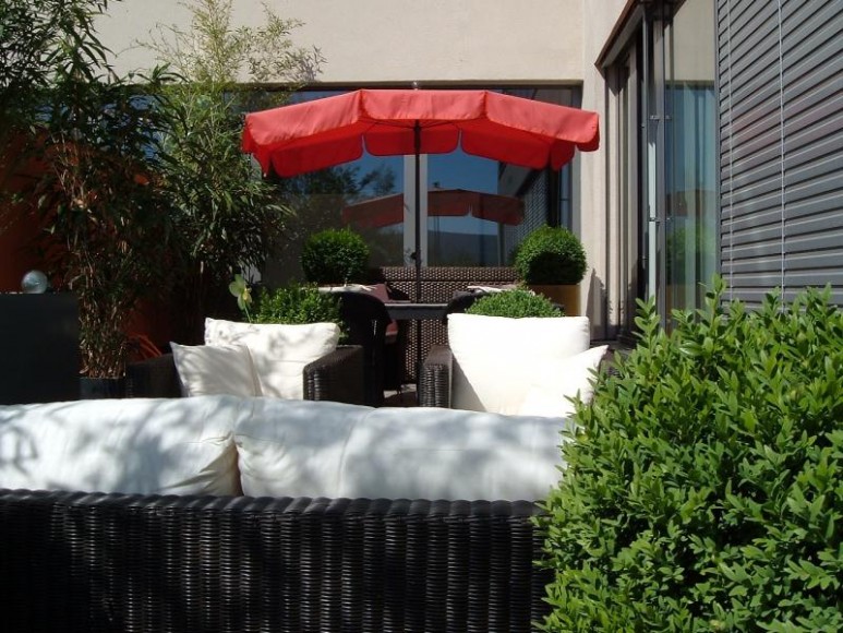 OPEN AIR LOUNGE 1